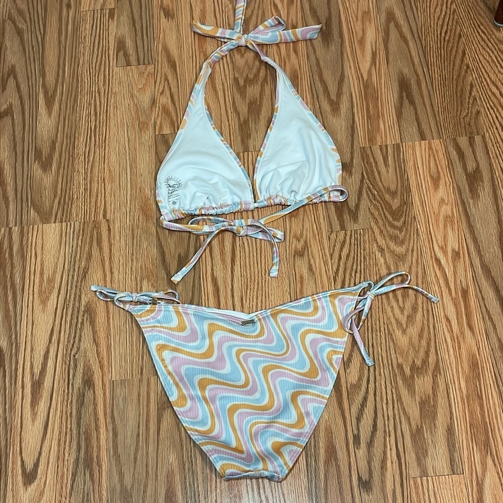 Hollister 2 piece Triangle Bikini set, S, M - Picture 4 of 8